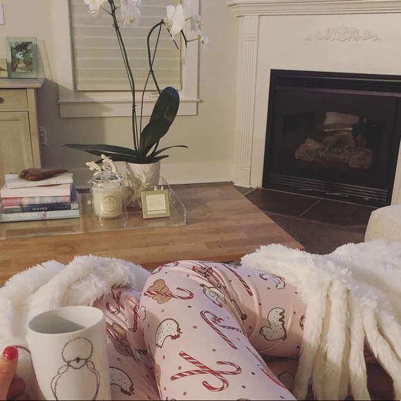 Bella+Canvas Fluffylayers Gingerbread Pajama Set. Size Small. - Picture 12 of 14